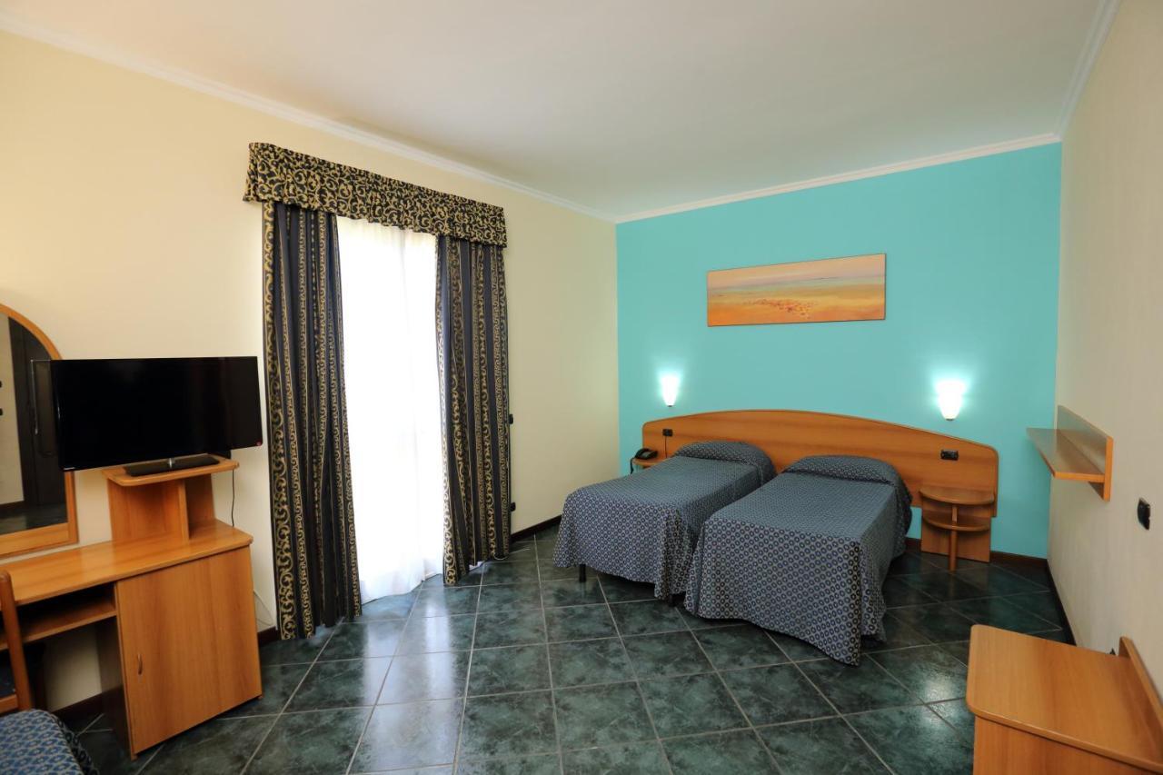Hotel Palacavicchi Чампино Экстерьер фото